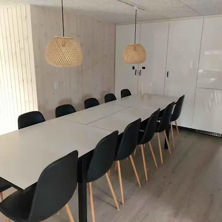 Spacious With Forest Romo