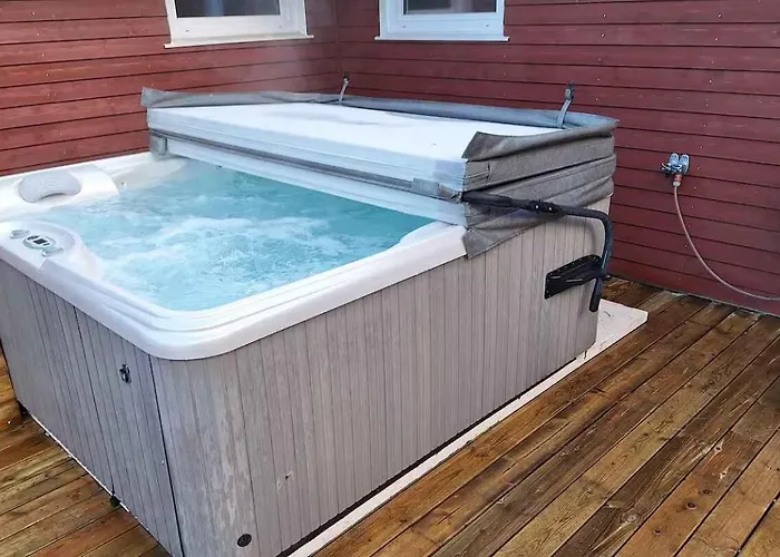 Spacious With Forest Romo