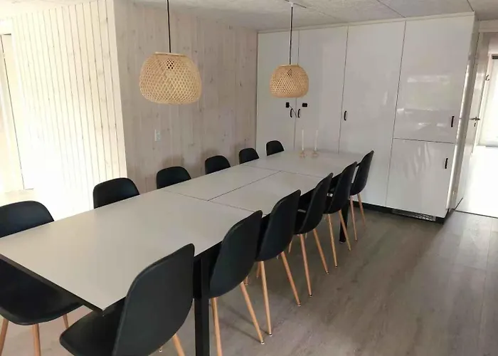 Spacious With Forest Romo