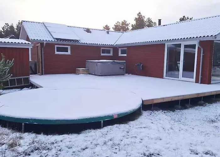 Spacious With Forest Holiday home Romo